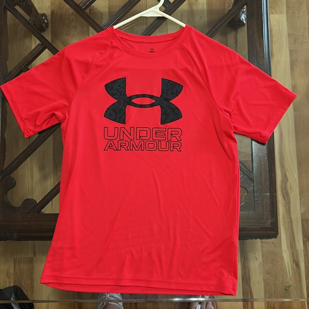 Under Armour boys Red T-Shirt